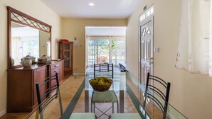 A hotel lobby with a long reception desk, a large mirror, and a glass partition. - Cantinho das Feiteiras by Homie (São Vicente)