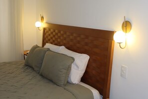 1 bedroom, iron/ironing board, Internet, bed sheets - Best Studio on Copacabana Beach (Rio de Janeiro)