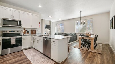 Cozy Swiss Condo - King Bed, Sleeps 6, Free Blanket