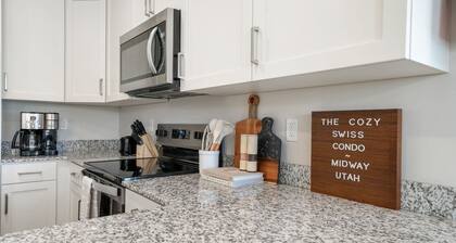 Cozy Swiss Condo - King Bed, Sleeps 6, Free Blanket