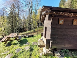 Outdoor dining - Cosy chalet in the Chamonix valley with exceptional view of the Mont Blanc range (Les Houches)