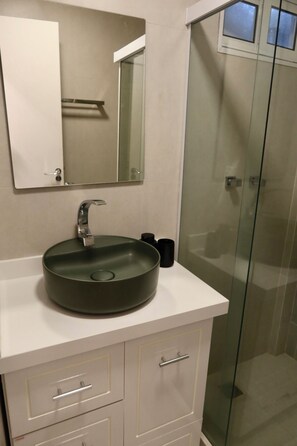 Hair dryer, towels, soap, toilet paper - Studio apartment across from Copacabana Beach. (Rio de Janeiro)