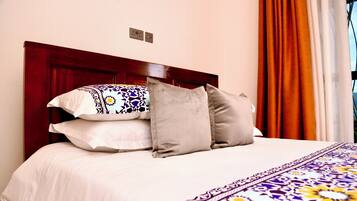 Comfort Single Room, Lanai, Courtyard View | Free WiFi