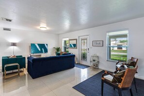 TV, table tennis - Amazon Heated Pool Perfect House (Tamiami)