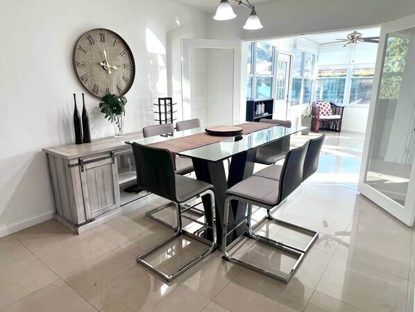 Dining - Amazon Heated Pool Perfect House (Tamiami)