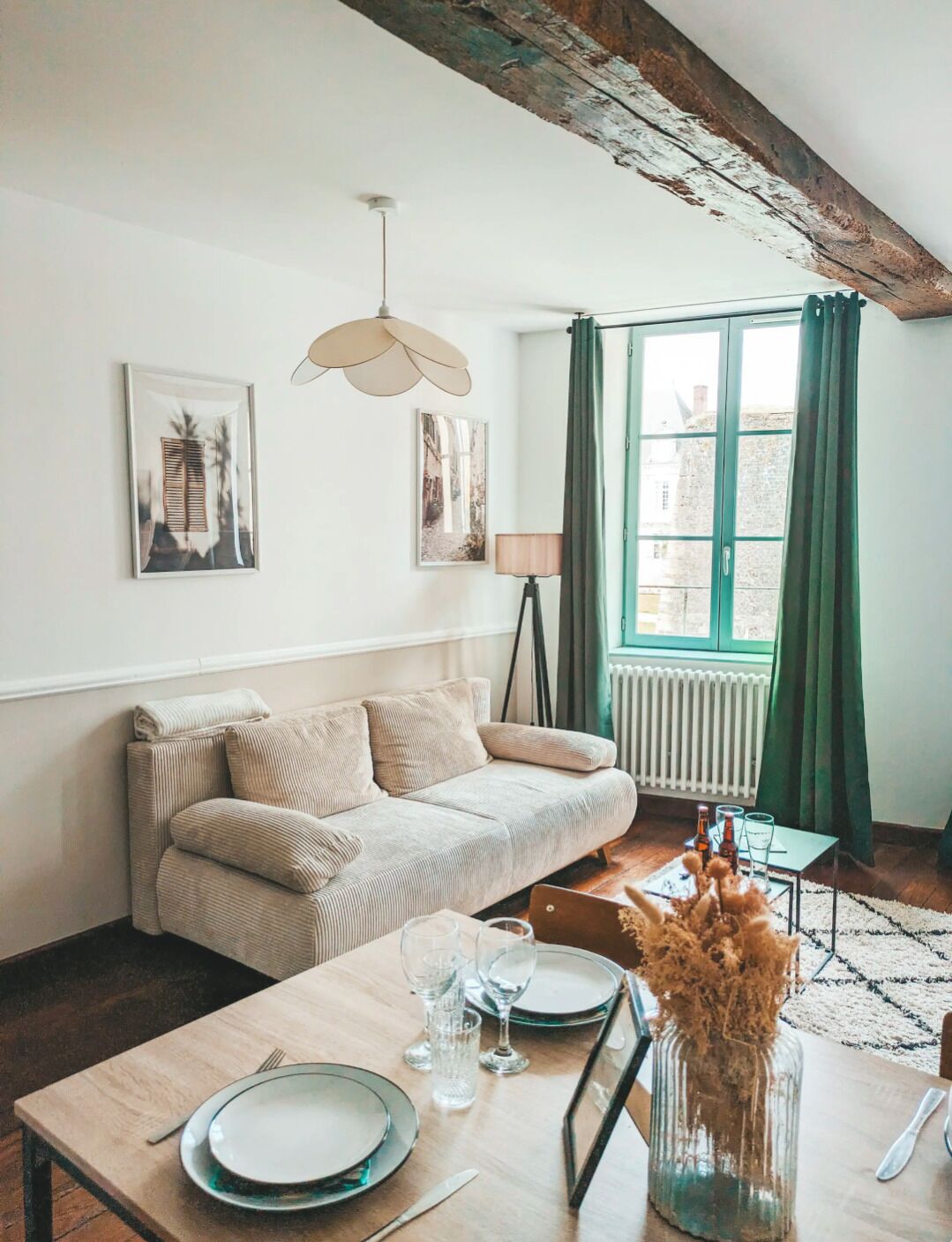 Televisión y chimenea 