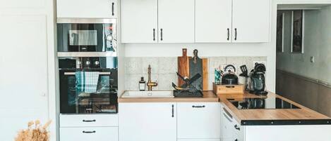 Fridge, microwave, oven, stovetop