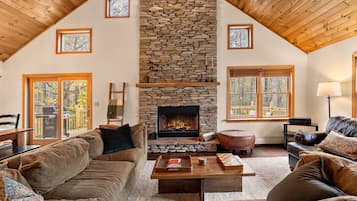 Smart TV, fireplace, books, stereo