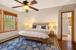 3 makuuhuonetta, työpöytä, silitysrauta/-lauta, ilmainen Wi-Fi