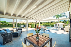 Outdoor dining - Villa dell'Ulivo: Relax, Pool and BBQ - By Sicily Home Solutions (Alcamo)