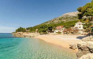 Beach - 2 bedroom stunning apartment in Ivan Dolac (Ivan Dolac)
