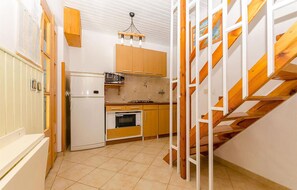 ثلاجة، فرن، موقد طهي مسطح