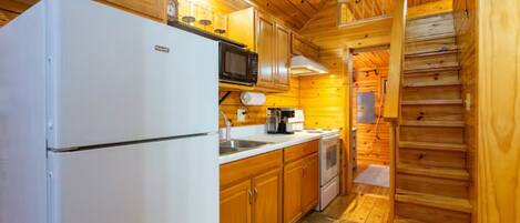 Fridge, oven, stovetop, coffee/tea maker