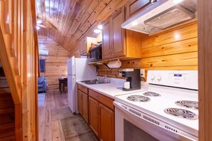 Fridge, oven, stovetop, coffee/tea maker - Waterfront Cabin w/ Firepit and BBQ Grill (Hahira)