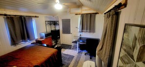 1 bedroom, free WiFi, bed sheets - Charming 1-bedroom "glamping" cottage in peaceful Chapin (see description below) (Chapin)