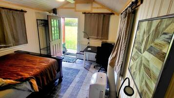 1 bedroom, bed sheets