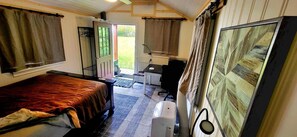 1 bedroom, bed sheets