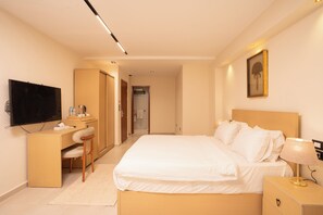 Suite Confort, balcón, vista a la montaña | Sábanas de algodón egipcio y ropa de cama de alta calidad 