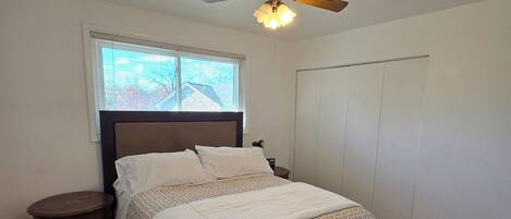 Iron/ironing board, WiFi, bed sheets