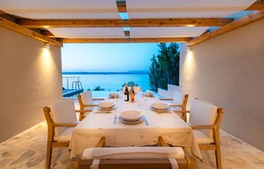 Outdoor dining - Awesome home in Prigradica (Prigradica)
