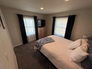 4 Schlafzimmer, Schreibtisch, Bügeleisen/Bügelbrett, kostenloses WLAN