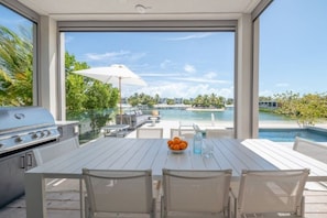 تناول الطعام بالخارج