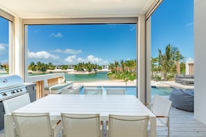 تناول الطعام بالخارج