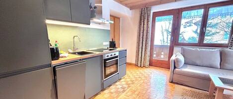 KĂŒhlschrank, Herdplatte, GeschirrspĂŒler