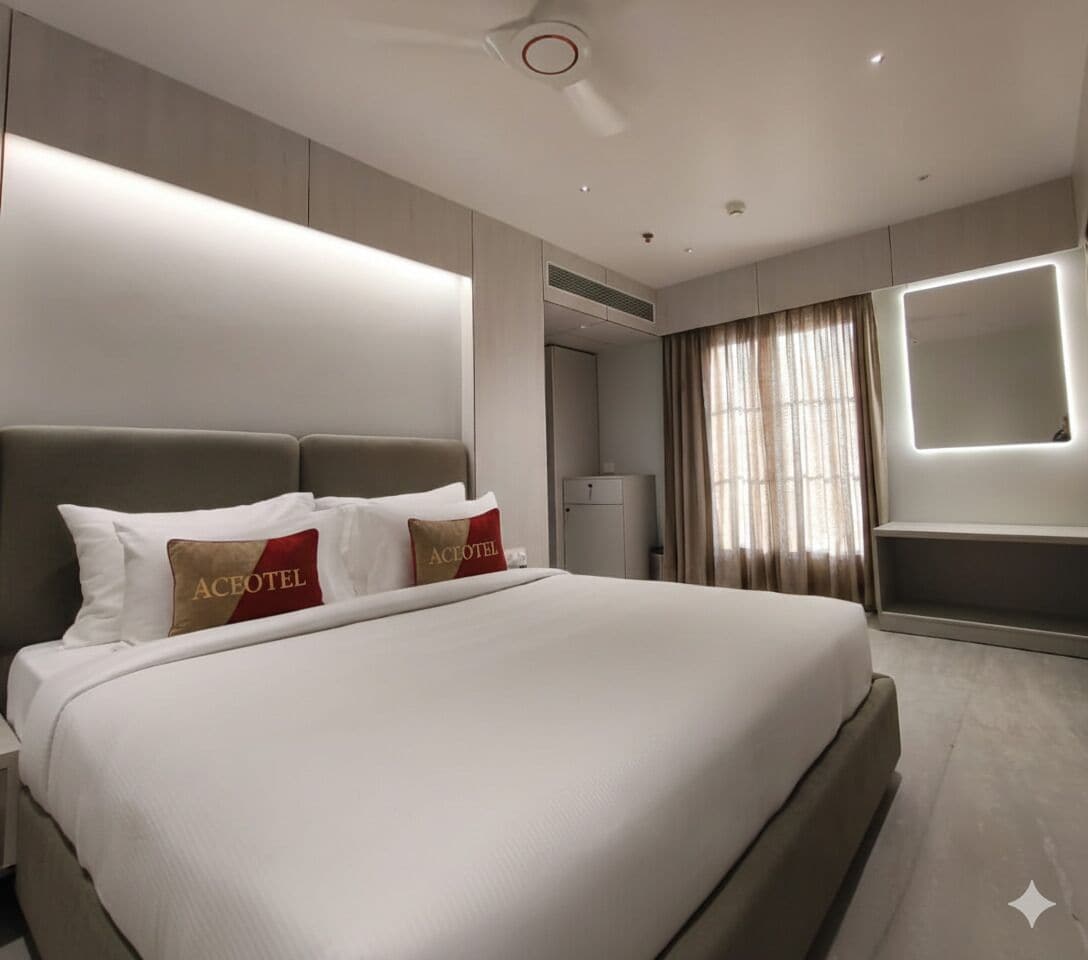Deluxe Room | Desk, laptop workspace, blackout curtains, soundproofing
