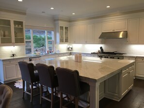 Private kitchen - Fantastic 5-bedroom house with in Carlsbad with custom pool and pizza oven. (Carlsbad)
