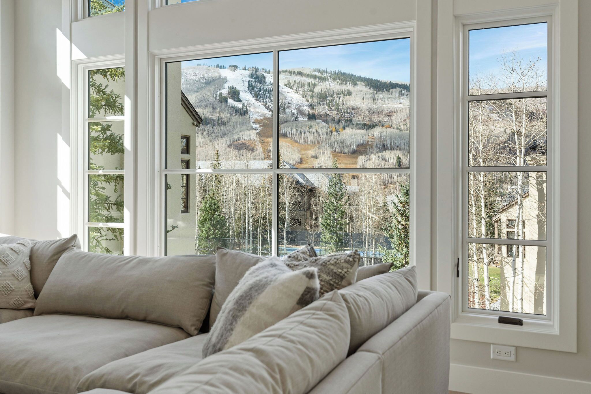 Televisie en een open haard