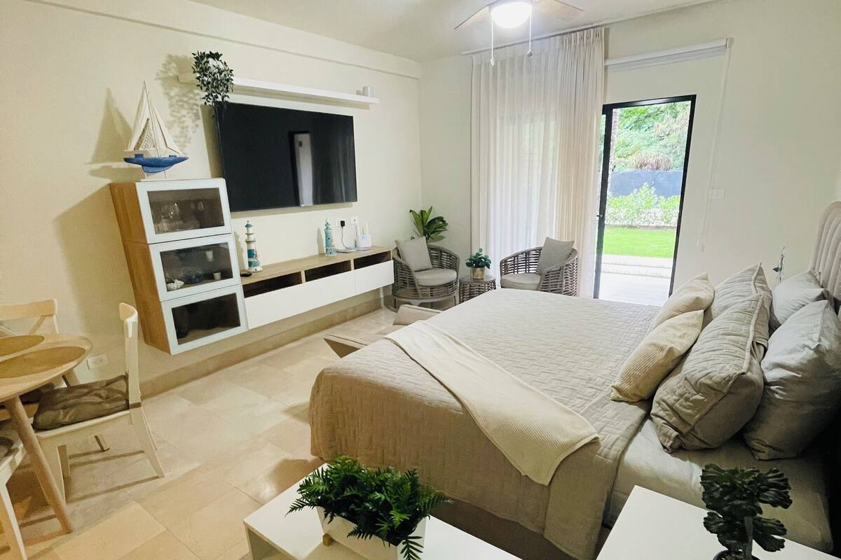 Appartement, balkon | Verduisterende gordijnen, een strijkplank/strijkijzer, gratis wifi