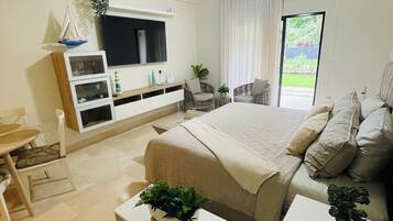 Condo, balcón | Cortinas blackout, tabla de planchar con plancha y wifi gratis