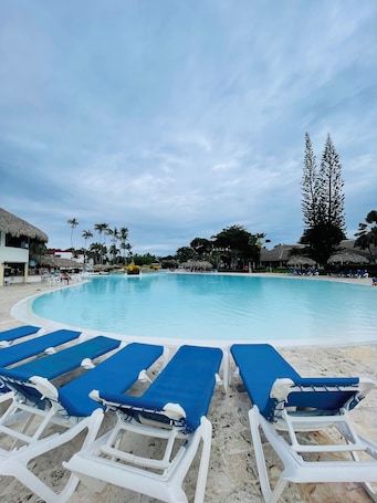 2 piscinas al aire libre