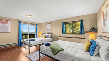 4 bedrooms, iron/ironing board, free WiFi, bed sheets