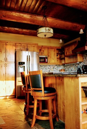 Microondas, horno, placa de cocina y lavavajillas