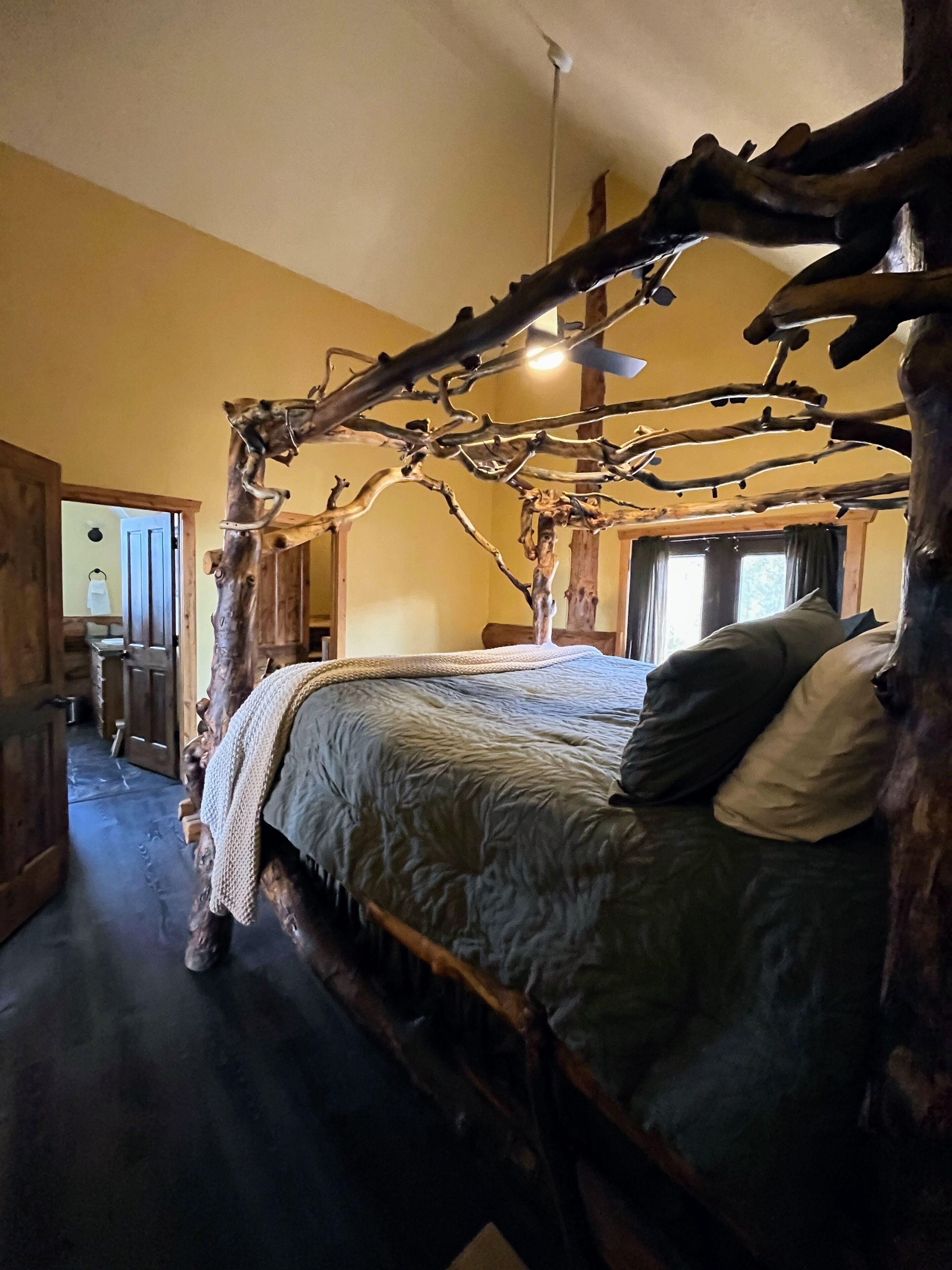 5 bedrooms, in-room safe, desk, iron/ironing board
