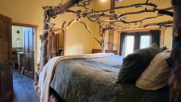 5 bedrooms, in-room safe, desk, iron/ironing board