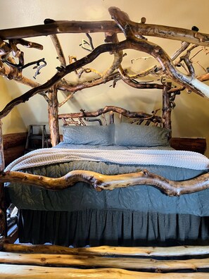 5 bedrooms, in-room safe, desk, iron/ironing board