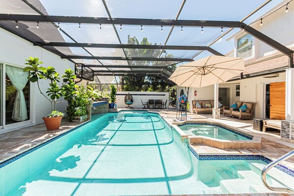 حمّام سباحة خارجي، حمّام سباحة مُدفَّأ