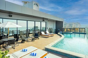 Outdoor pool - Boutique Apartment (Itajaí)