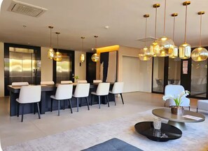 Interior - Luxury | 21st Floor | View | Subway | Swimming Pool (São Paulo)