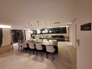 Interior - Luxury | 21st Floor | View | Subway | Swimming Pool (São Paulo)