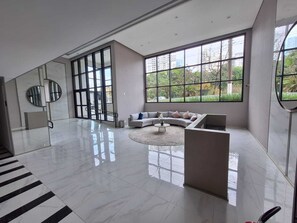 Interior - Luxury | 21st Floor | View | Subway | Swimming Pool (São Paulo)