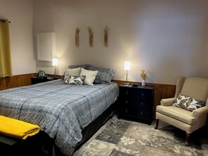 1 غرفة نوم ومكتب وواي فاي وملاءات أسرّة