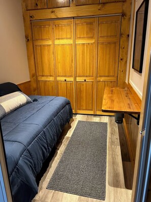 1 slaapkamer, een bureau, wifi, beddengoed