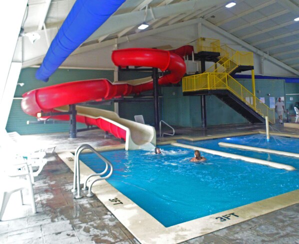 Pool - Relaxing King Suite w/ Clawfoot Tub – Perfect for Couples' Trips (Houghton Lake)