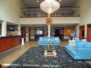 Lobby - Relaxing King Suite w/ Clawfoot Tub – Perfect for Couples' Trips (Houghton Lake)