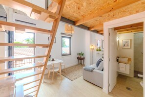 TV - VIVA VIVA Fontainhas Houses R (Porto)