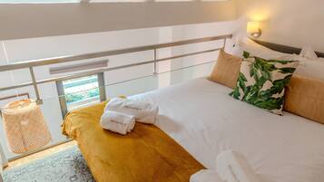 Iron/ironing board, internet, bed sheets